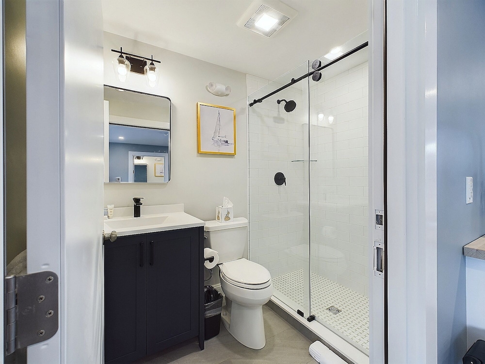 1661 Farm & Gardens Suite 2 photo 2