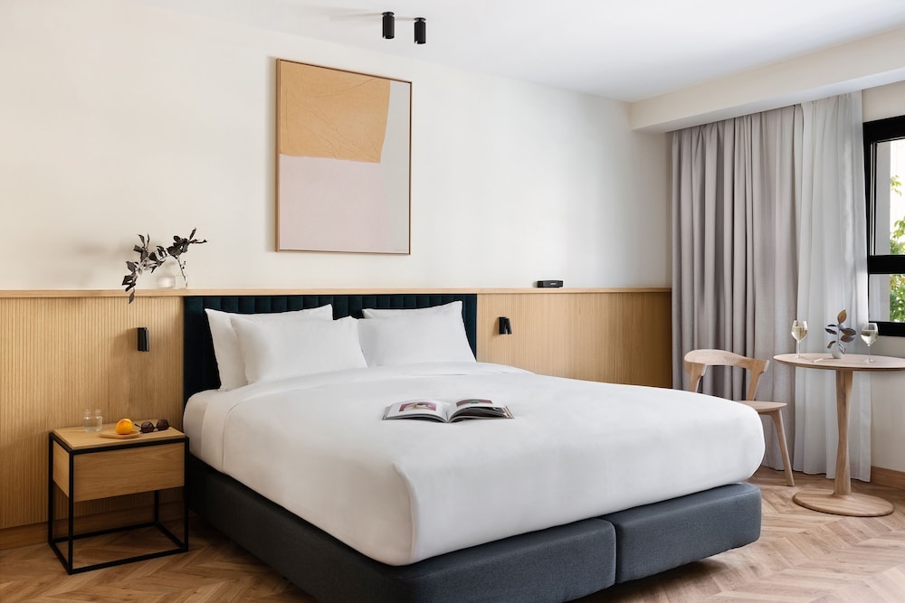 Studio, 1 King Bed, City View