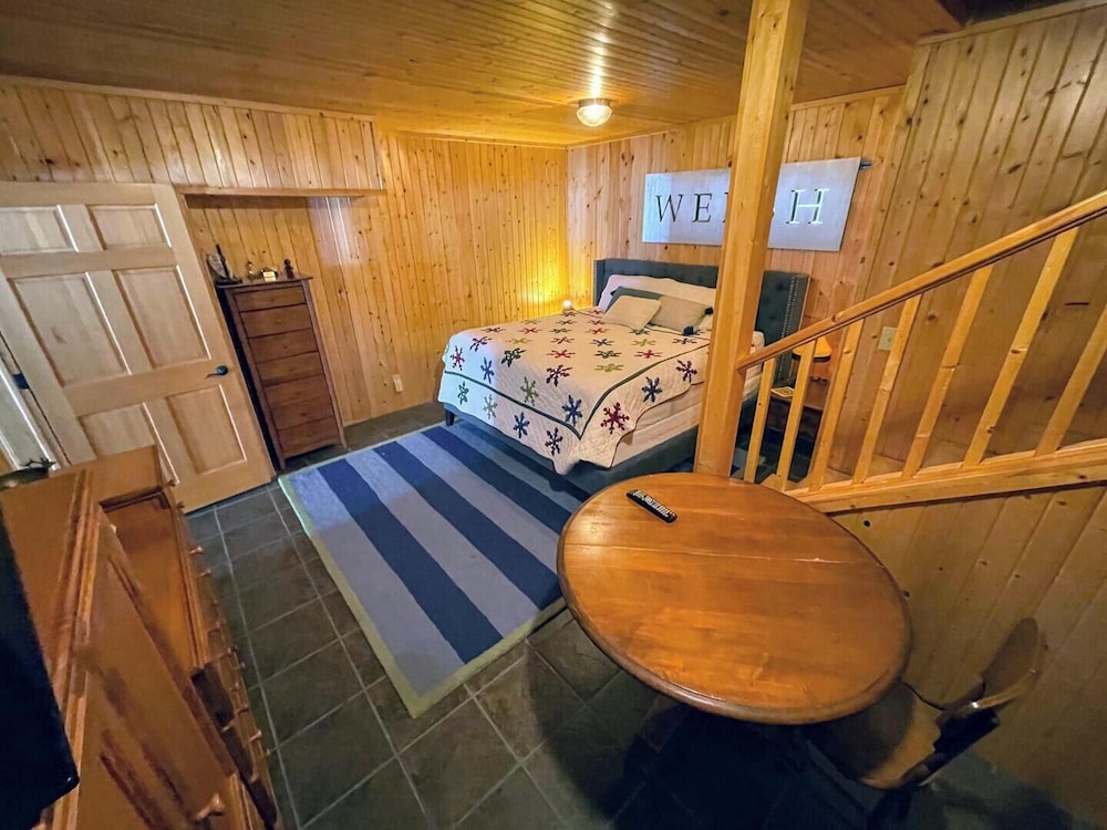 Cabin, Multiple Beds, Kitchen photo 3