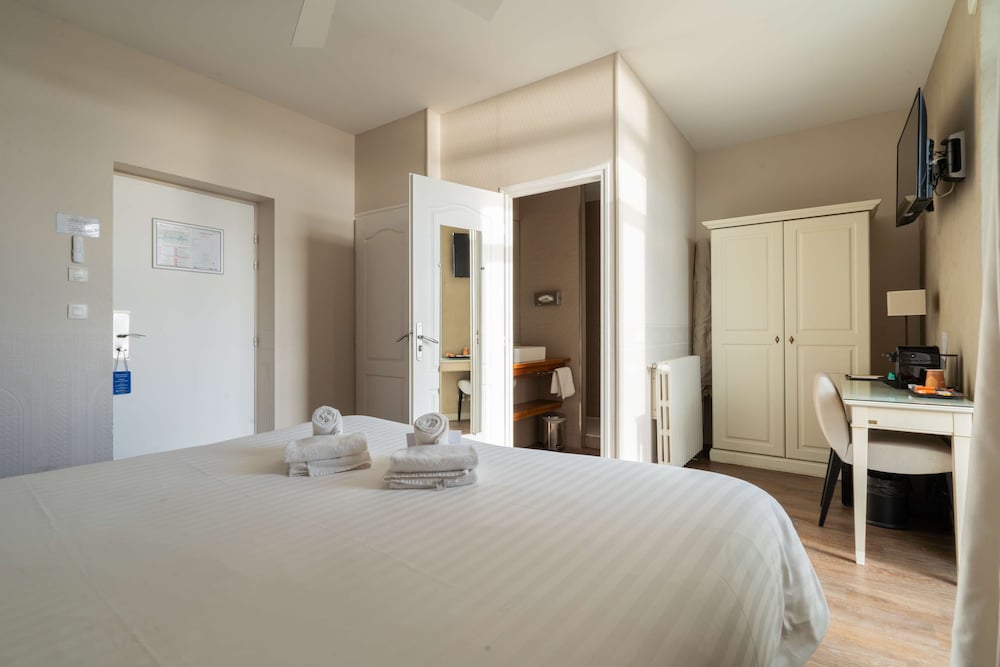 Exclusive Room, 1 King Bed, Terrace, Sea View (Twin bed on request) photo 3