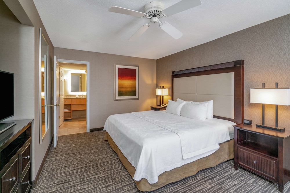 Suite, 1 King Bed, Non Smoking - Photo 3