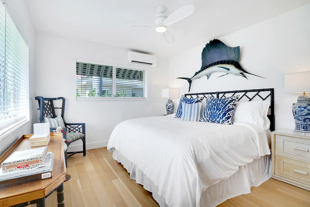 Standard Suite, 1 King Bed photo 1