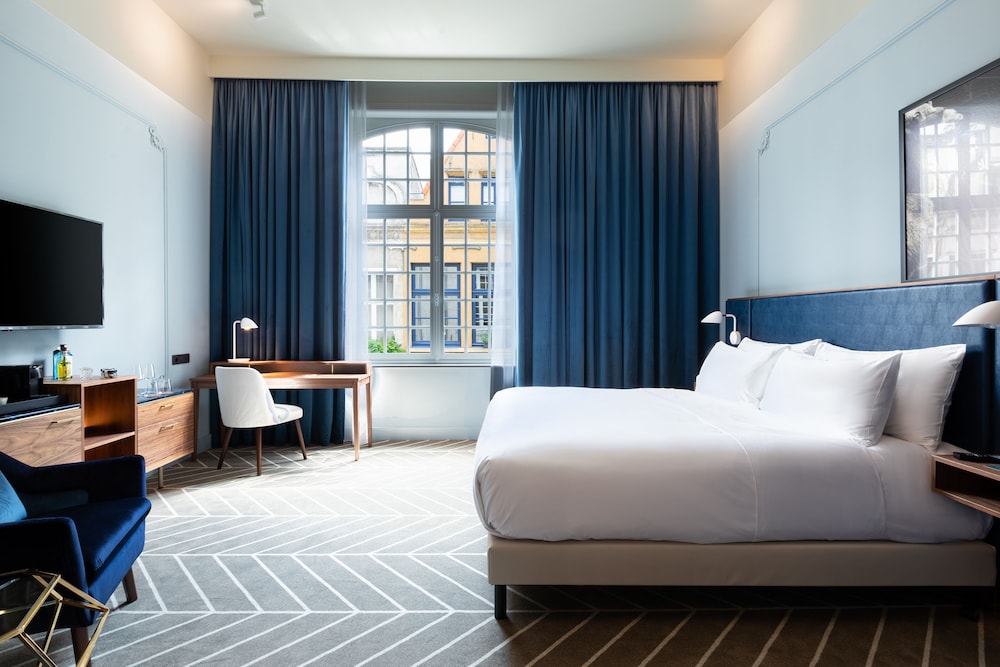 Superior Room, 1 King Bed - Photo 5