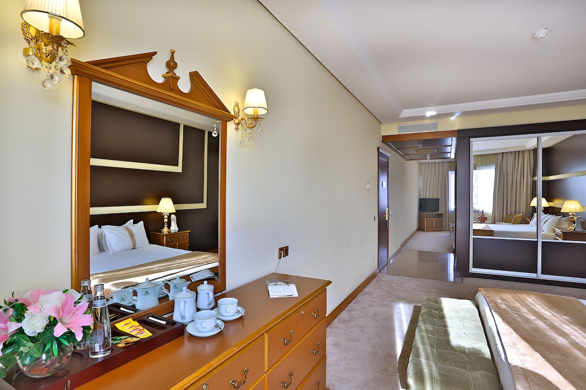 Honeymoon Suite photo 1