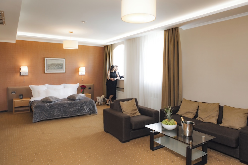 Luxury Suite photo 2