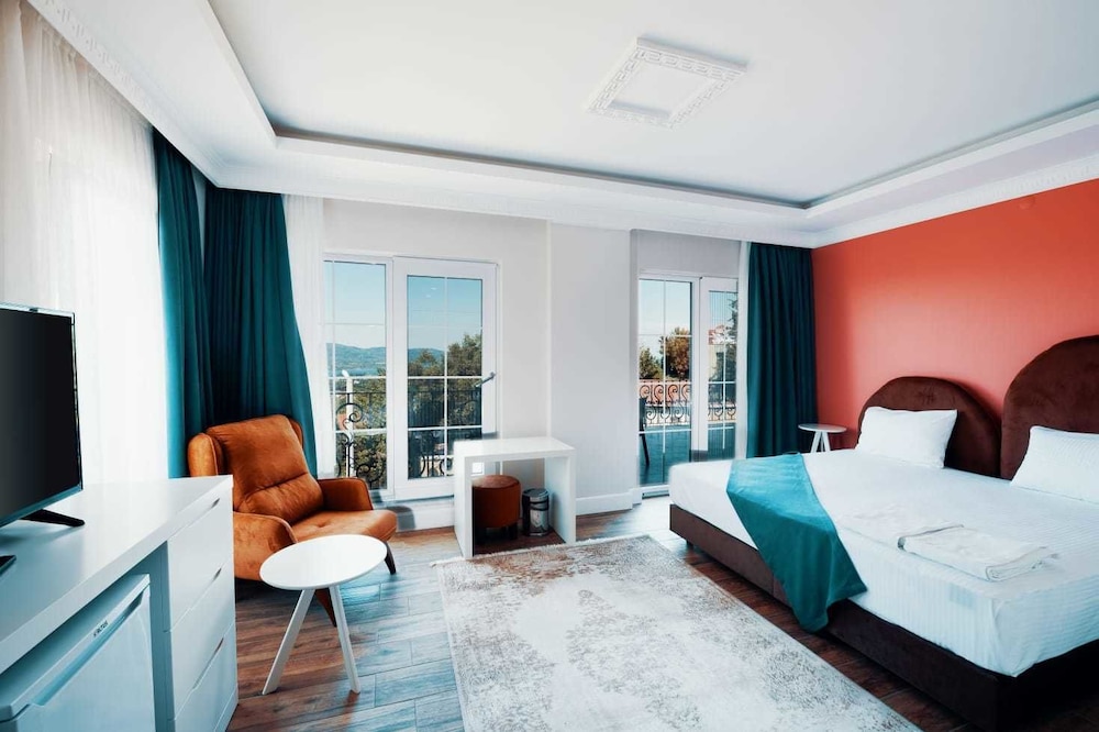 Deluxe Suite, Lake View photo 1