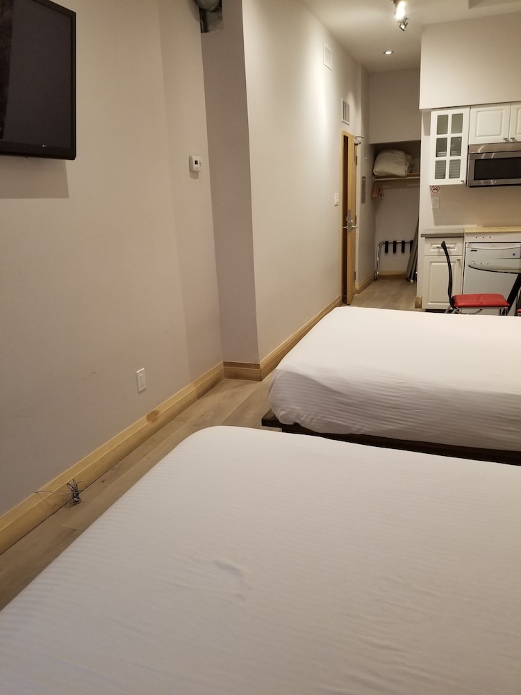 Deluxe 2 Queen Beds