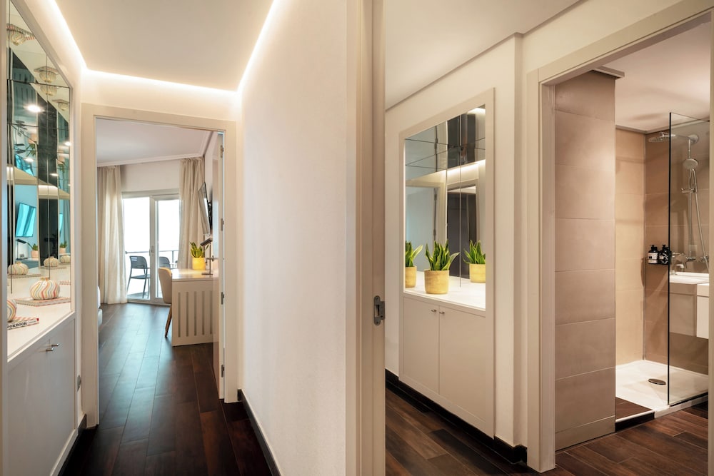 The Innside Connecting Room Harbour View (2+4)