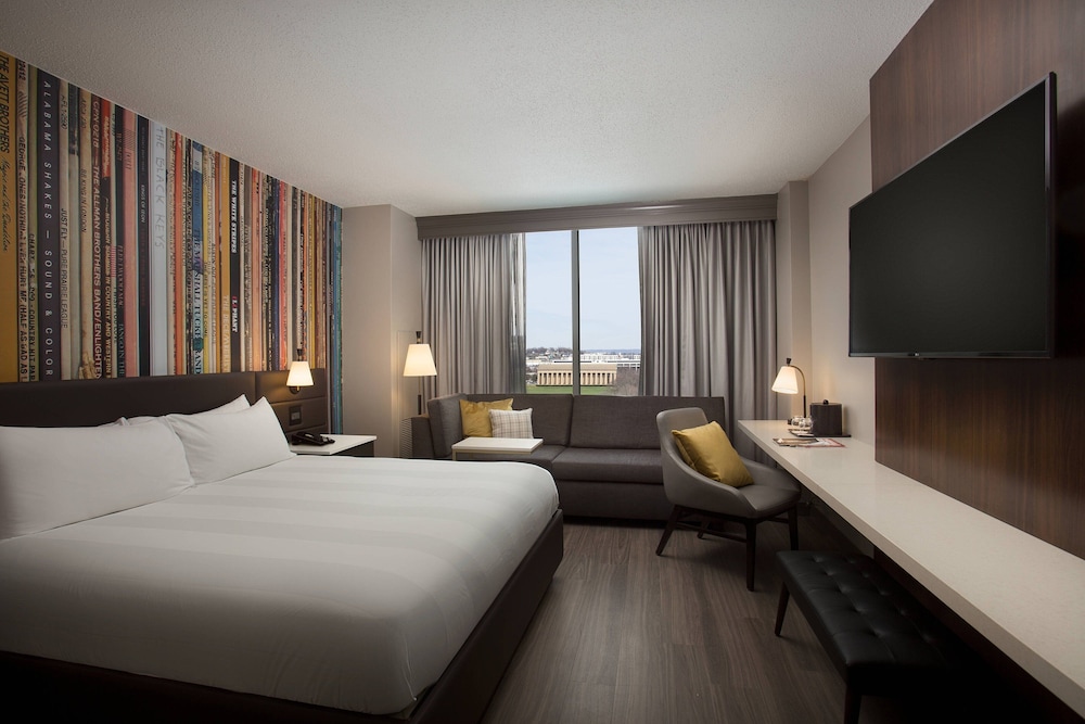 Club Room, 1 King Bed (Hearing Accessible) - Photo 1