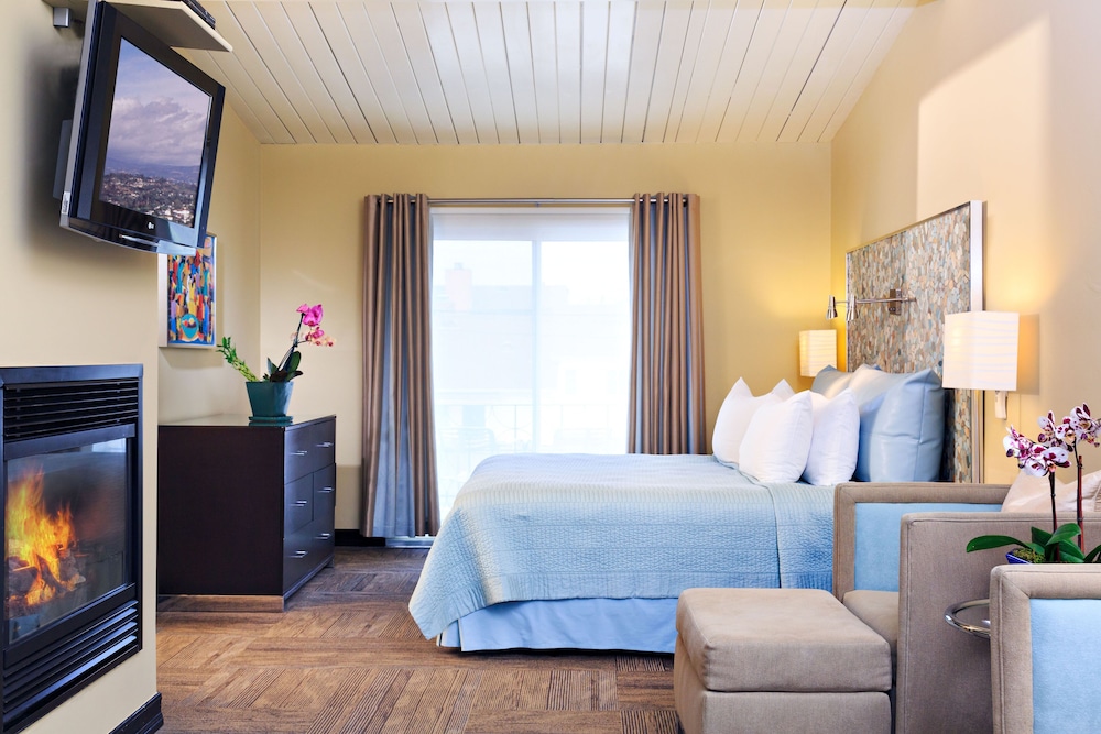 Studio Suite, 1 King Bed, Kitchen