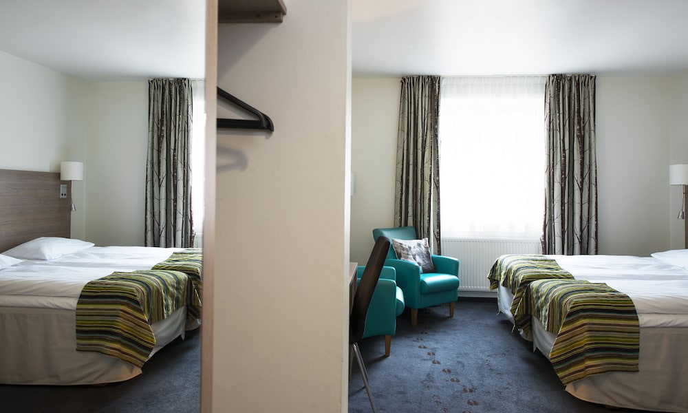 Standard Double Room, Non Smoking - Photo 8