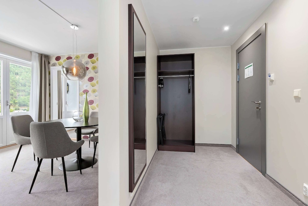 Junior Suite, 1 King Bed, Balcony, Sea View (with Sofabed) - Photo 6