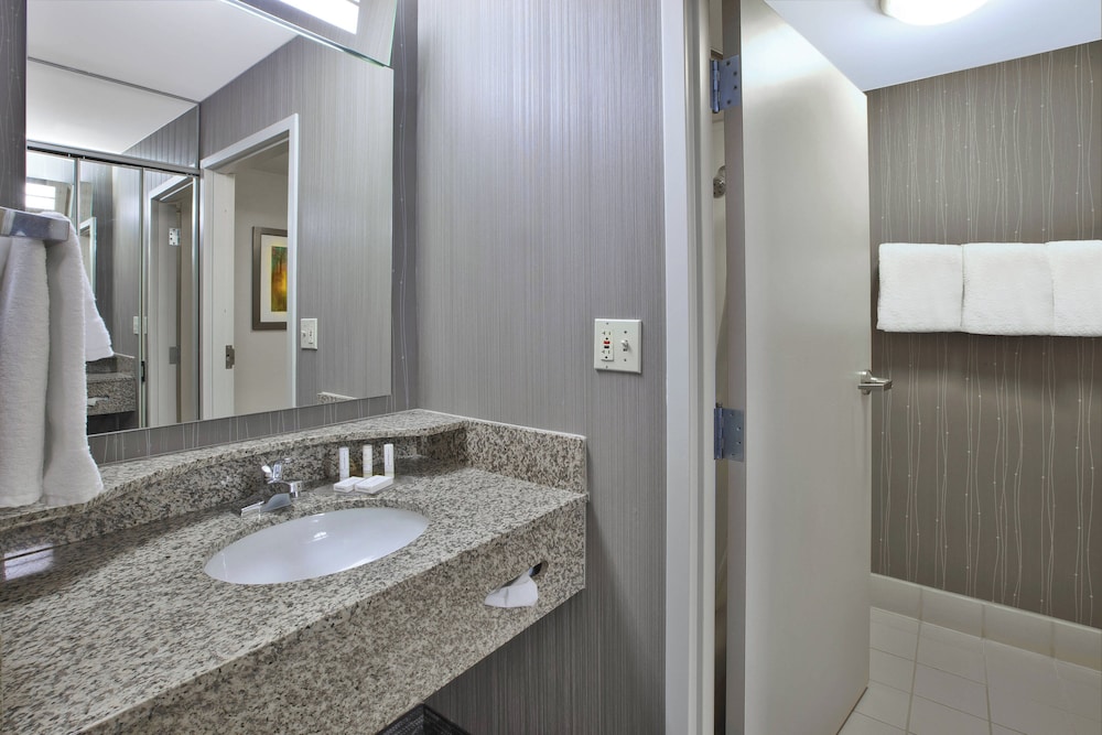 Room, 2 Queen Beds (Hearing Accessible) - Photo 4
