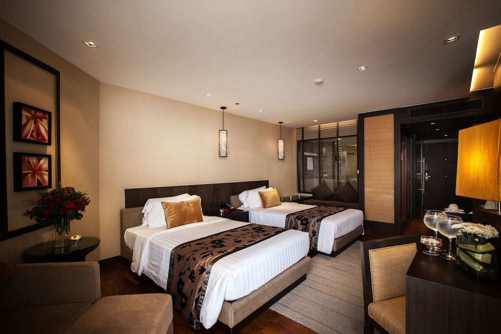 Deluxe Room Twin Bed - Photo 2