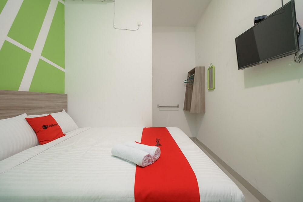Double Room (RedDoorz) - Photo 6