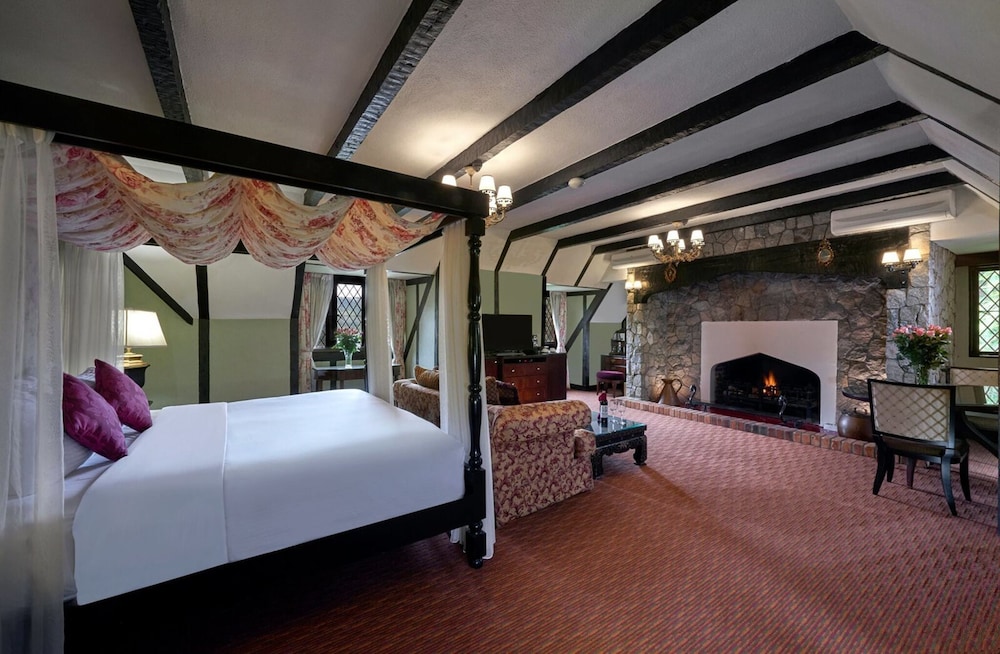 Premium Suite, 1 Bedroom, Fireplace, Hill View photo 3