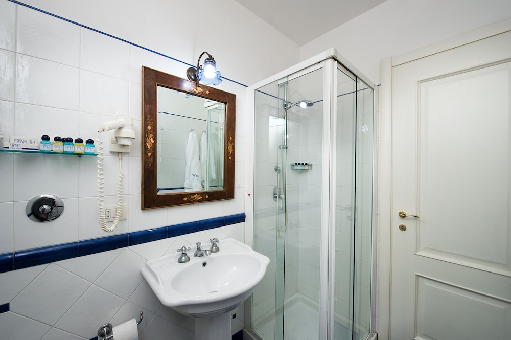 Standard Double Room Single Use - Photo 7