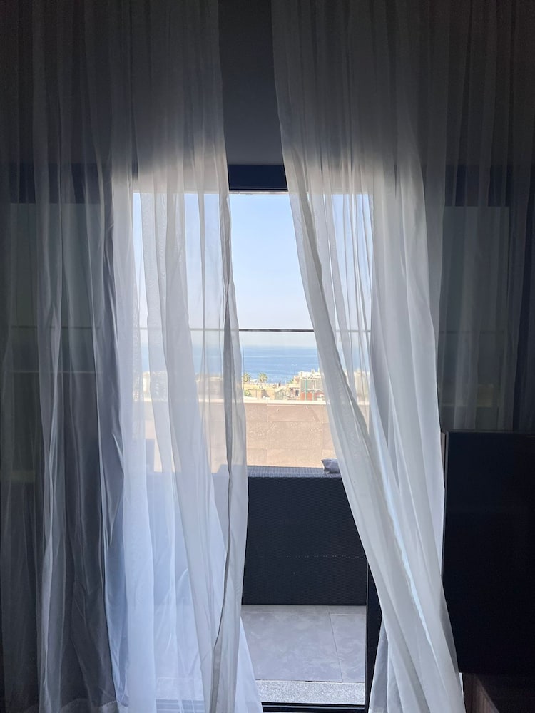 Royal Suite, 3 Bedrooms, Kitchen
