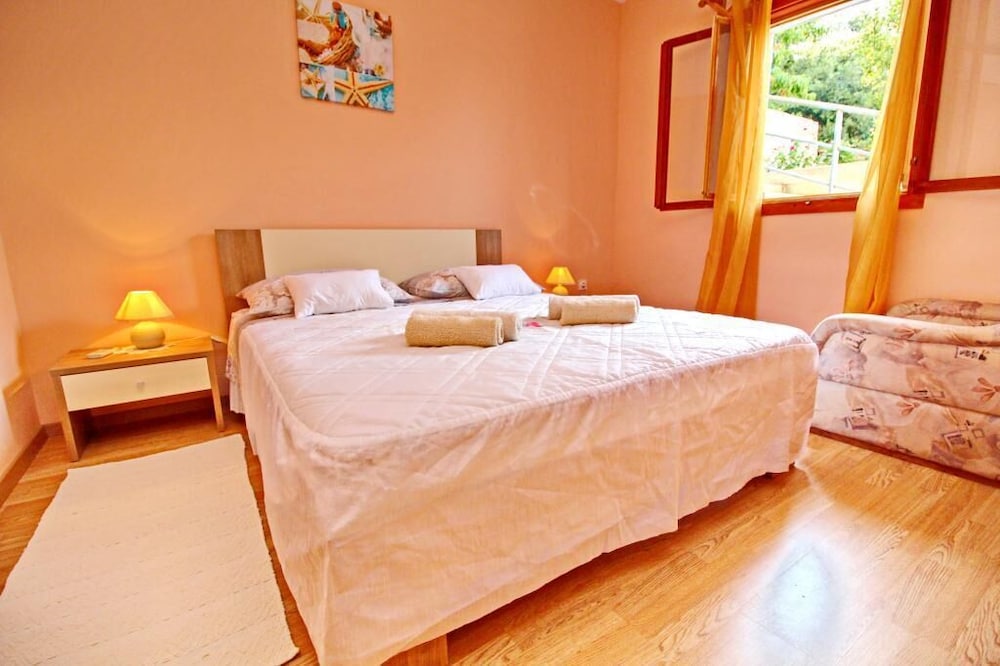 Apartment (One Bedroom Apartment with Terrace an)