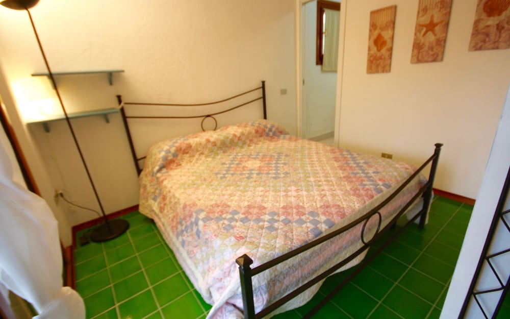 Studio, 1 Queen Bed with Sofa bed