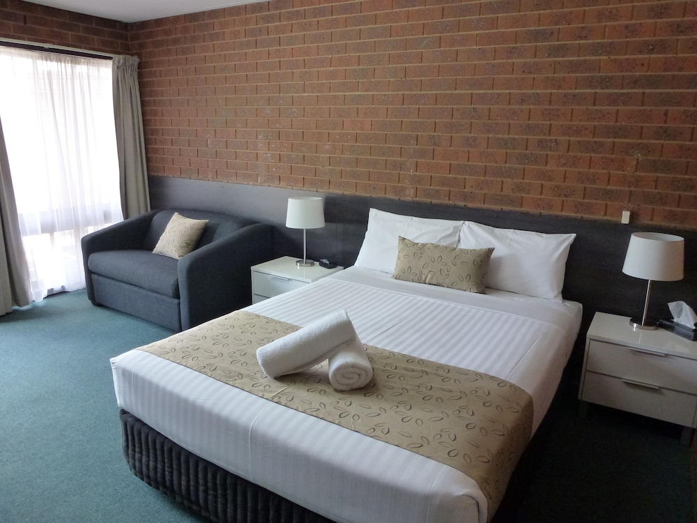 Queen Room photo 2