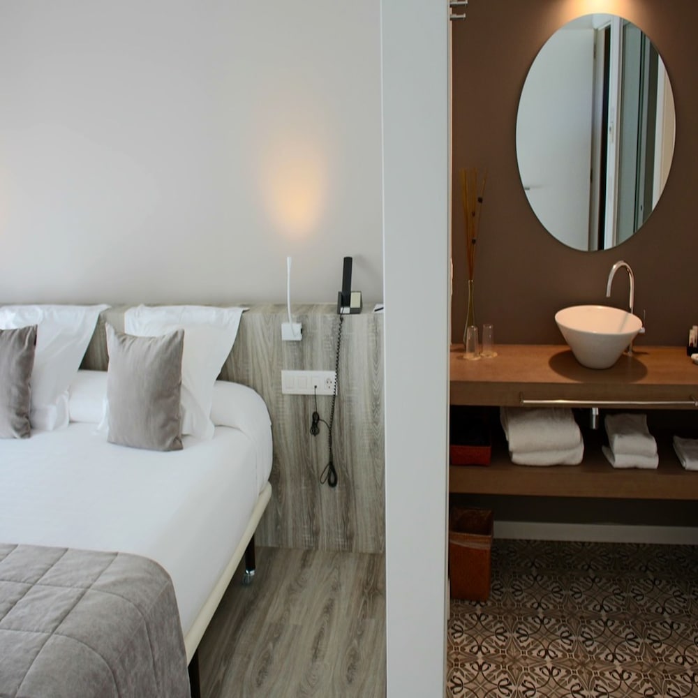 Superior Double Room, Balcony - Photo 3