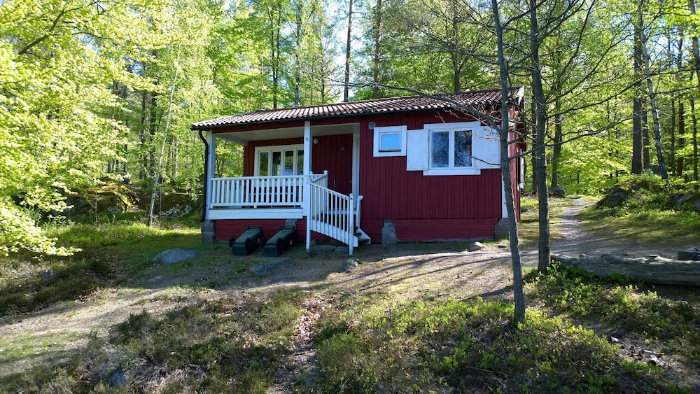 Classic Cottage, 2 Bedrooms, Private Bathroom, Lakeside