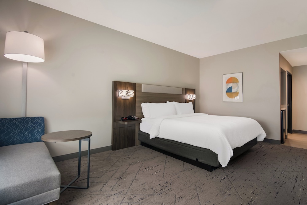 Standard Room, 1 King Bed (Walk in Shower) - Photo 5