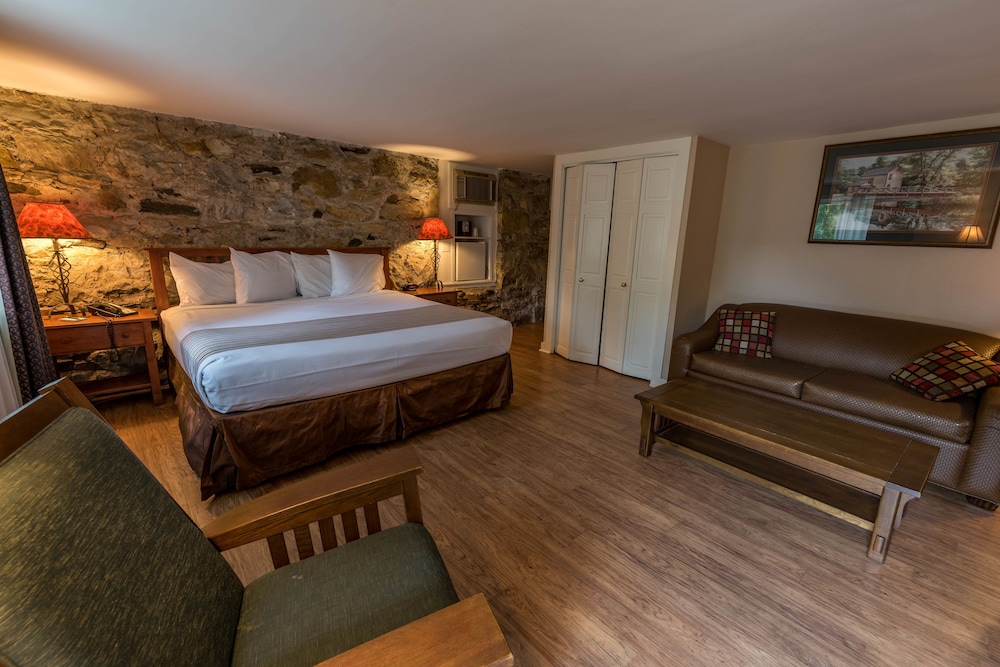 Room, 1 King Bed (Sunnyside, Pet Friendly) photo 1