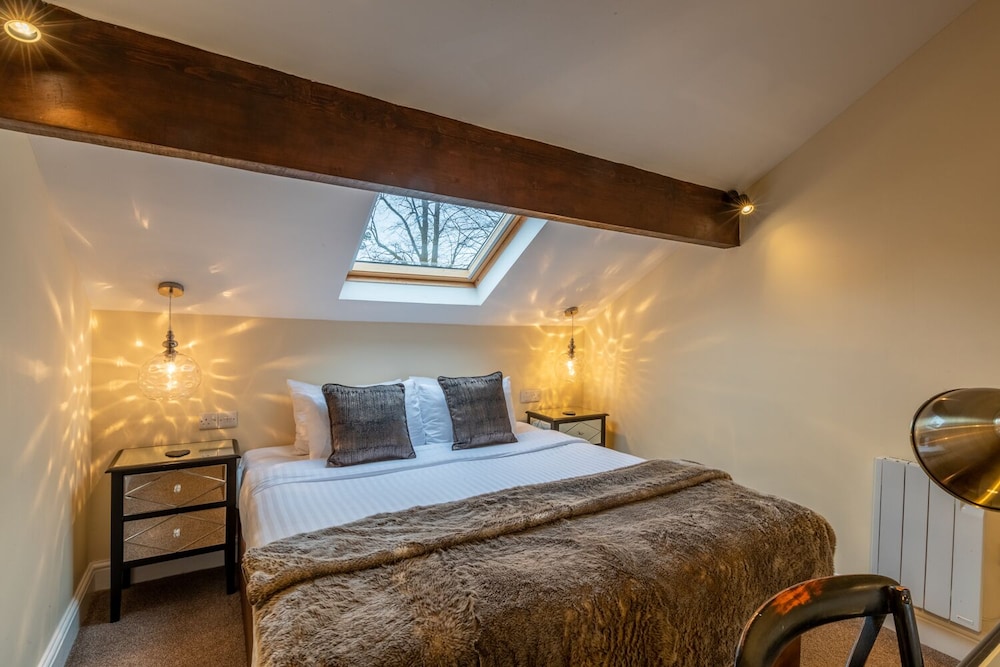 Two Bedroom First Floor Apartment on Two Levels (DUPLEX)