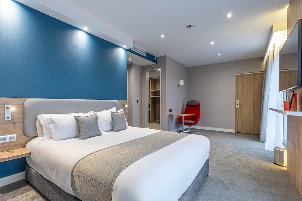 Standard Room, 1 Queen Bed, Accessible (Free Breakfast) - Photo 1