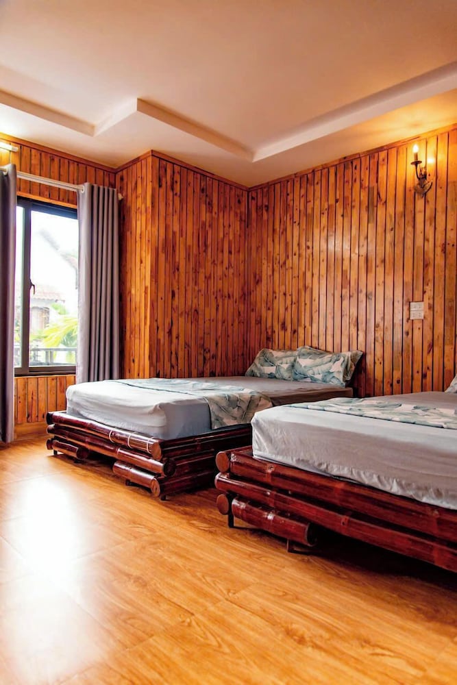 Deluxe Twin Room, 2 Queen Beds, Pool View photo 1