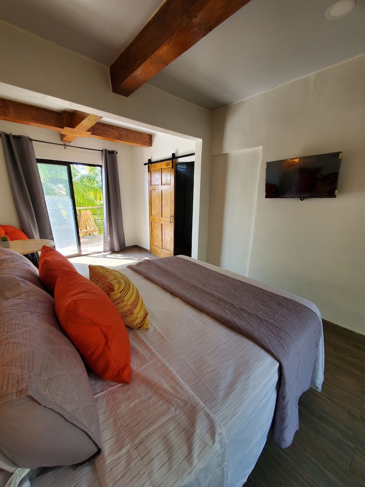 Elite Room, 1 Queen Bed, Garden View photo 3