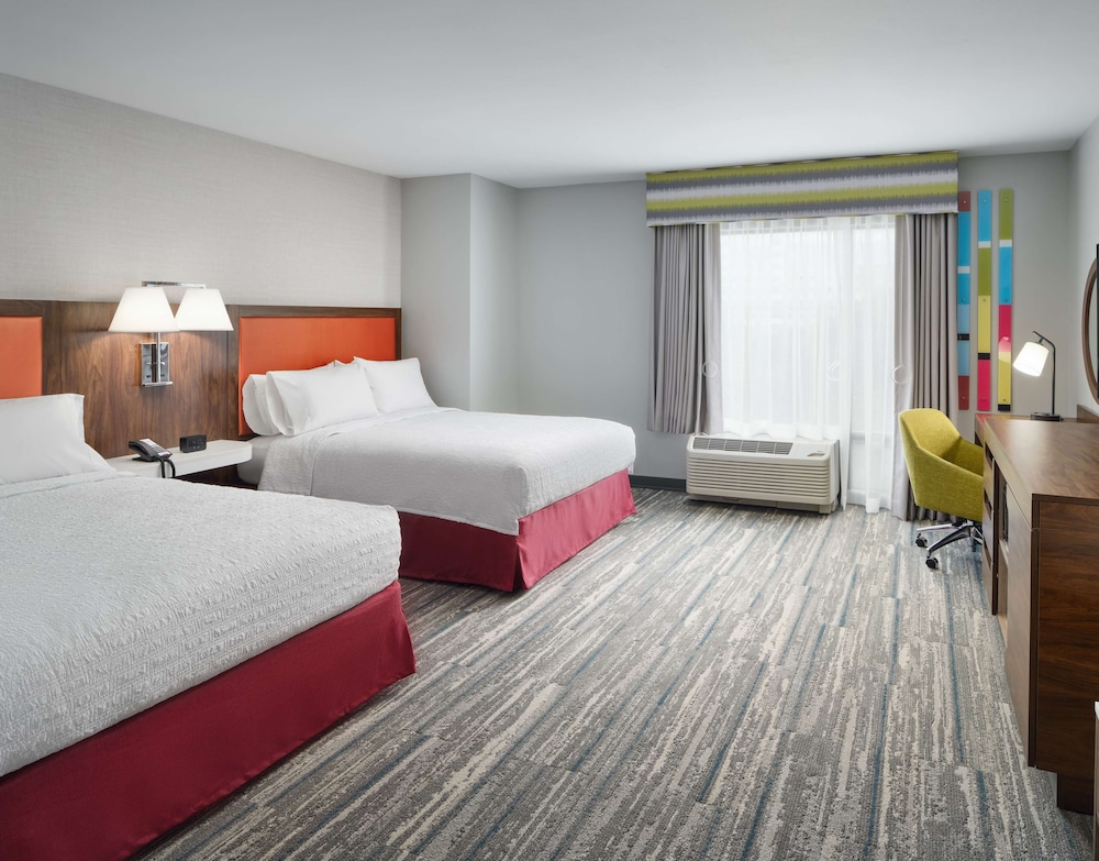 Room, 2 Queen Beds, Accessible, Bathtub - Photo 2