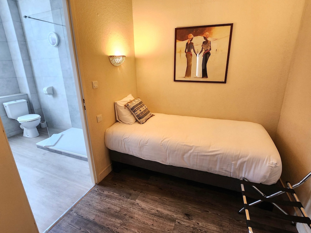Standard Triple Room photo 2