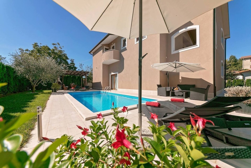 Villa photo 3