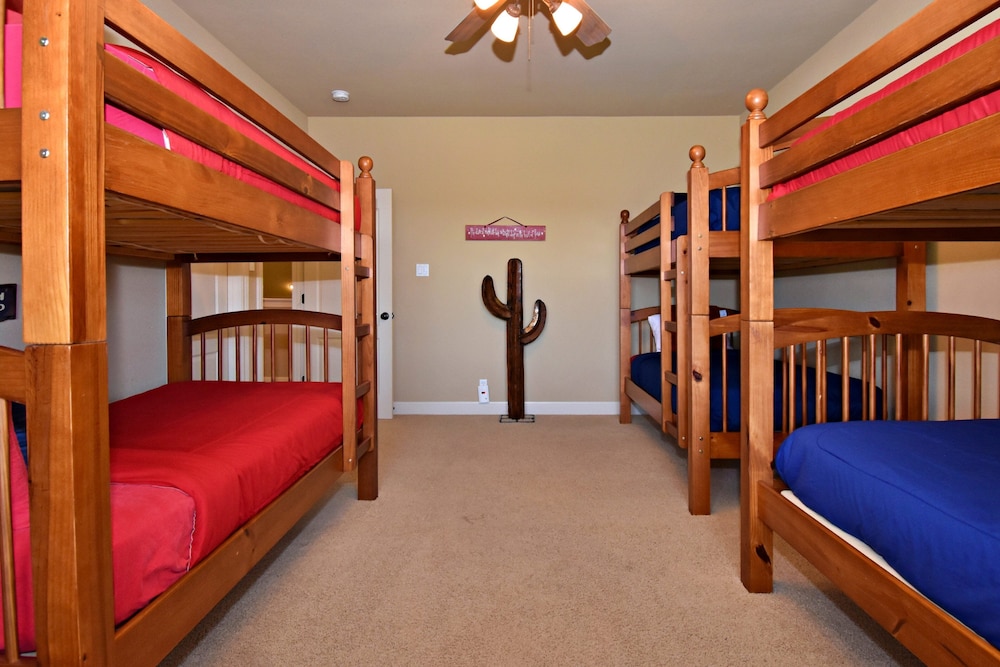 House, Multiple Beds, Patio (Coventry Oasis)