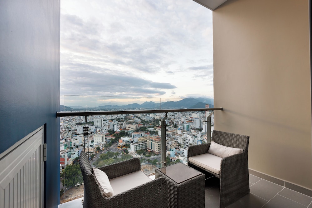 Grand Deluxe Club Room Mountain View photo 2