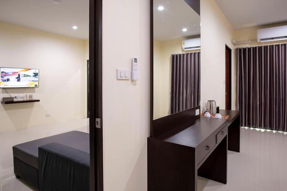 Family Room - Photo 29