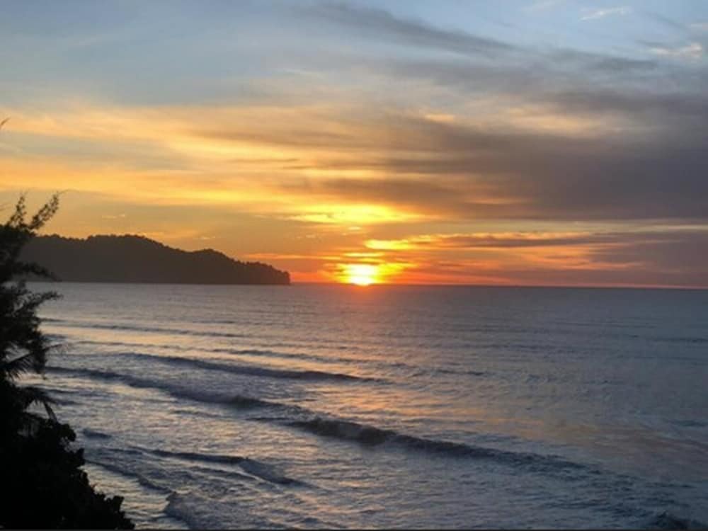 1 Bedroom Seaview Spa Suite photo 2