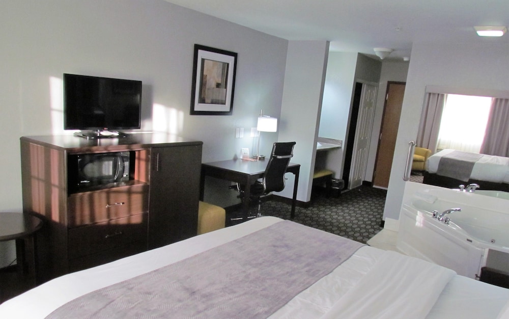 Deluxe Room, 1 King Bed, Non Smoking, Jetted Tub photo 2