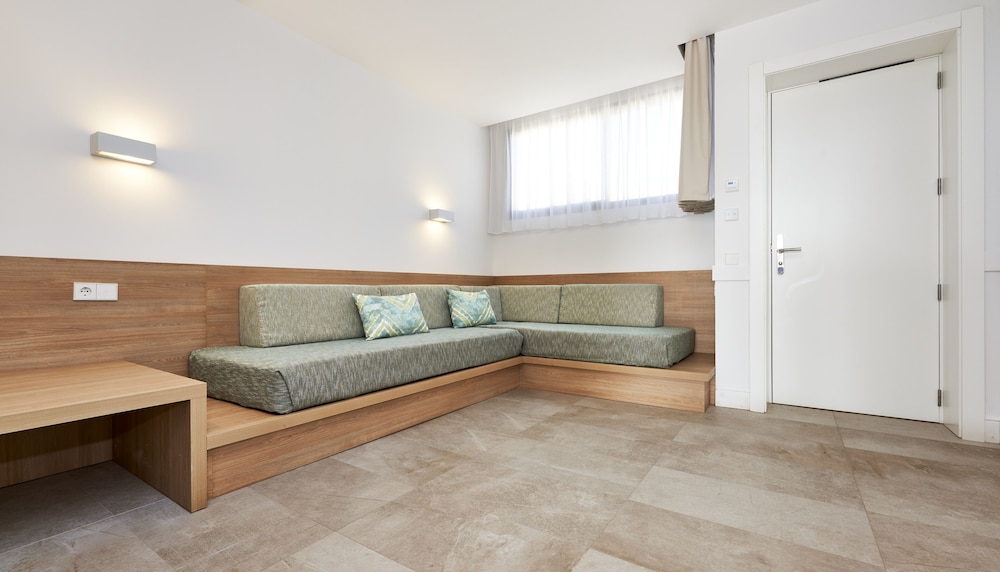 Family Suite, Terrace, Poolside (Swim Up) - Photo 8