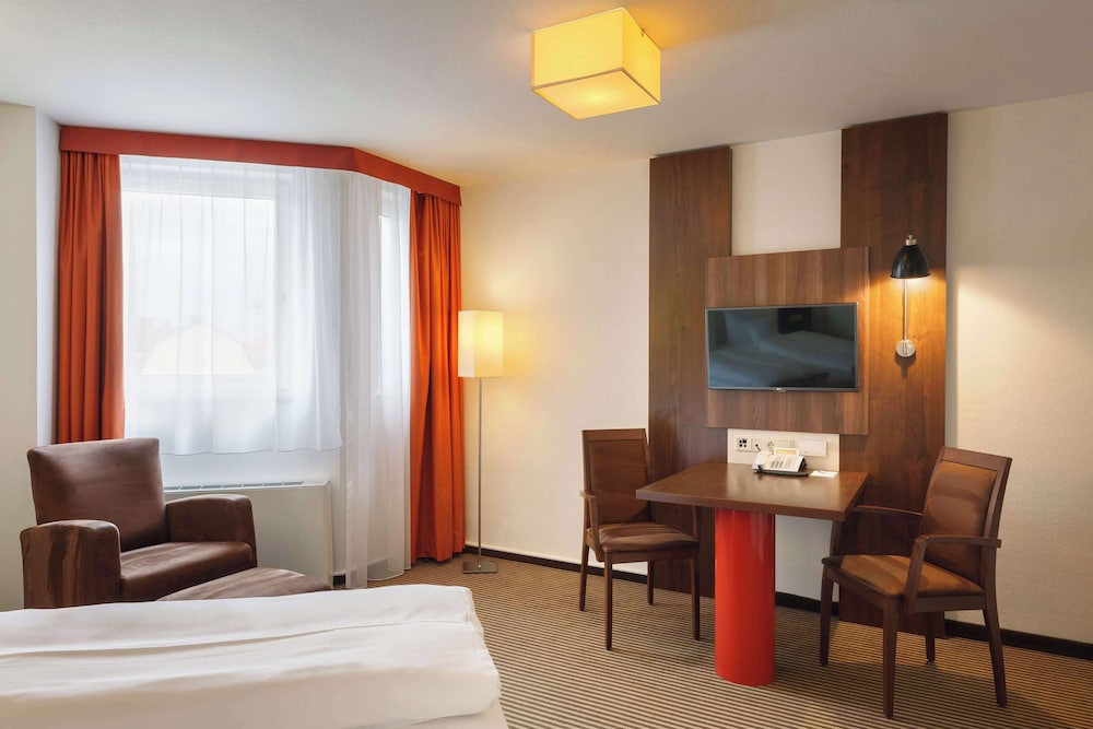 Standard Room, 1 Queen Bed - Photo 1