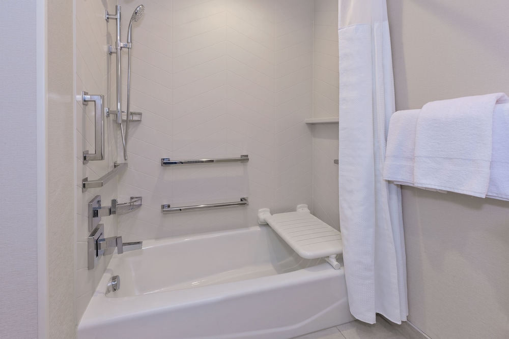 Room, 2 Queen Beds (Hearing Accessible) - Photo 6
