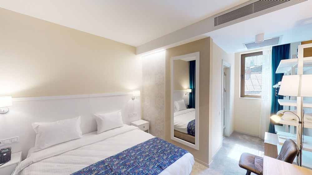Standard Double Room - Photo 17