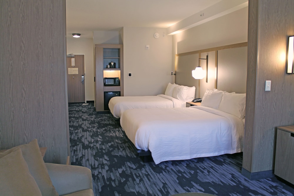 Suite, Multiple Beds (Mobility/Hearing Accessible, Tub) - Photo 3