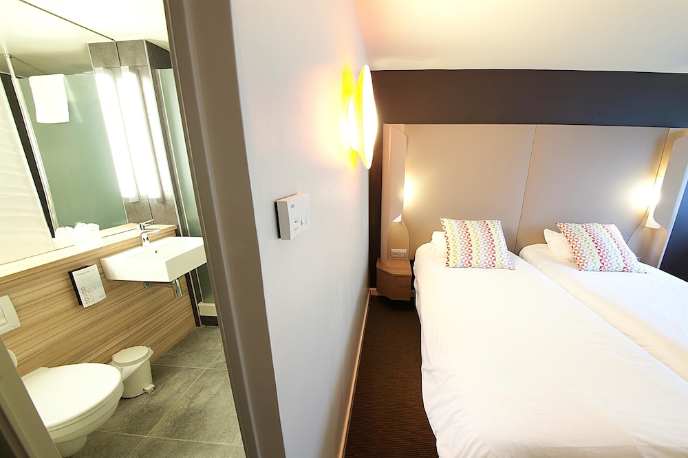 Standard Room, 1 Double Bed (Junior Bed up to 10 years) - Photo 2
