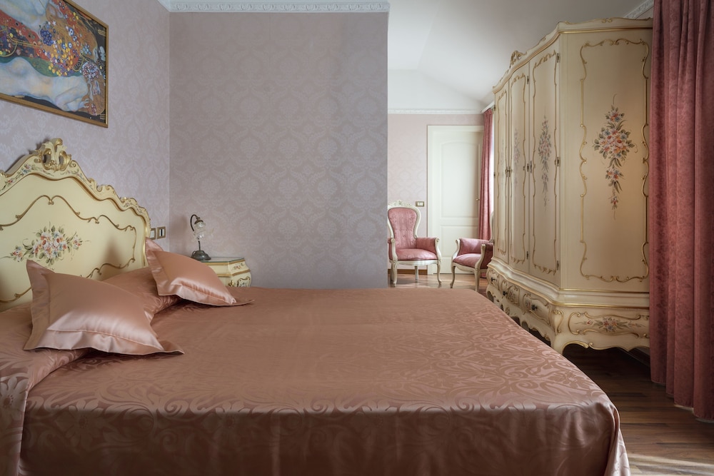 Royal Double or Twin Room photo 1