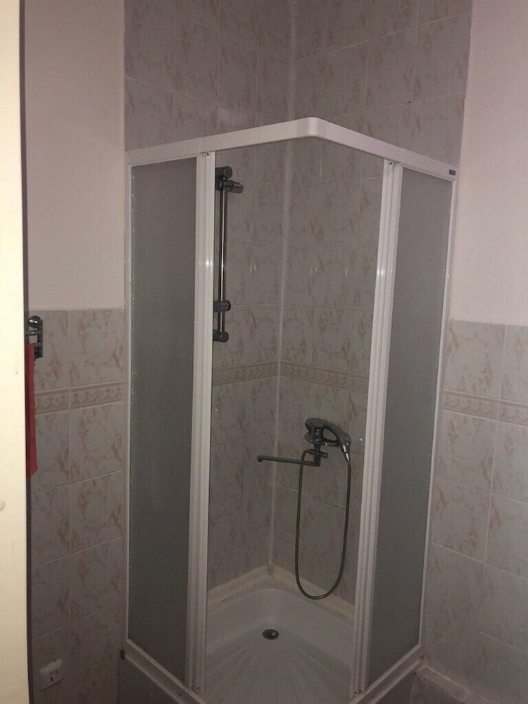 Standard Twin Room, Private Bathroom photo 3