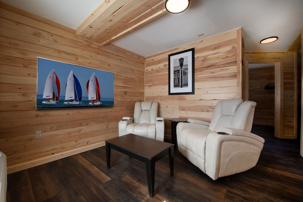 Suite, Ensuite (2 Bedroom/3 bed-Kitchen )